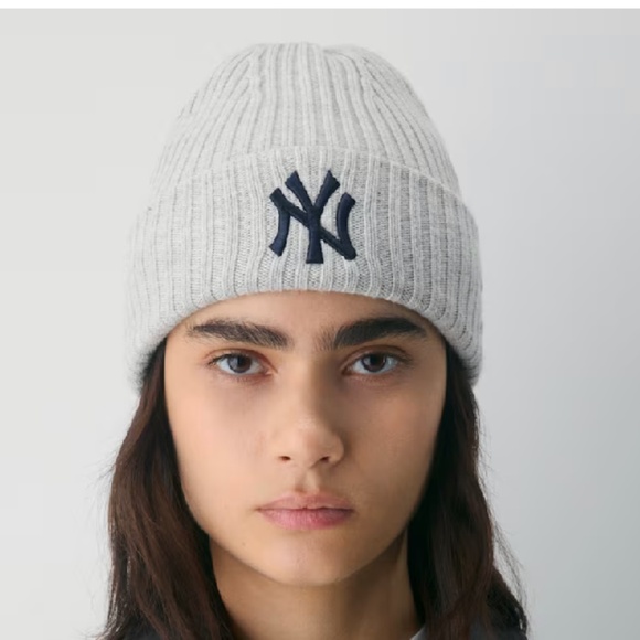 Aritzia Los Angeles Dodgers Beanie.NWT. - Picture 3 of 3